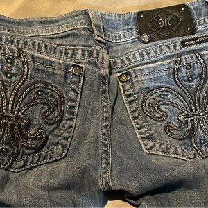 Miss me jeans!! Size 30, and a 22” inseam!!